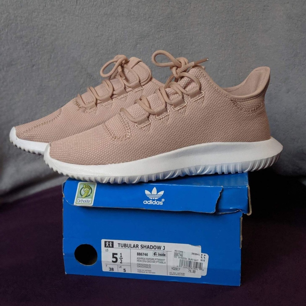 Adidas shoes size 5 1/2